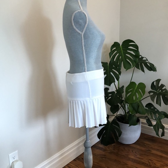White pleated skirt - Picture 3 of 3